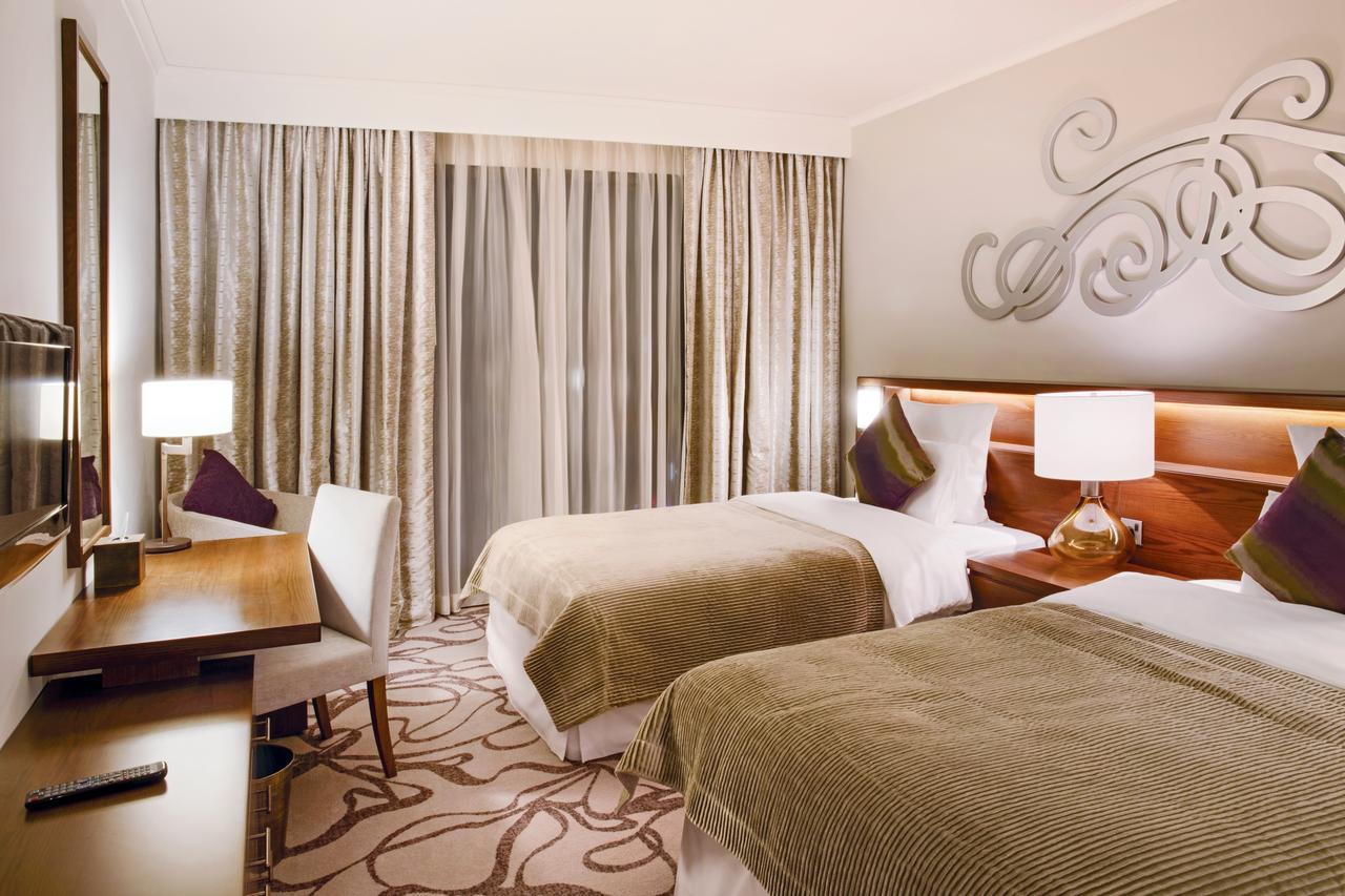 Pullman Dubai Creek City Centre Residences Exterior photo A room at the hotel