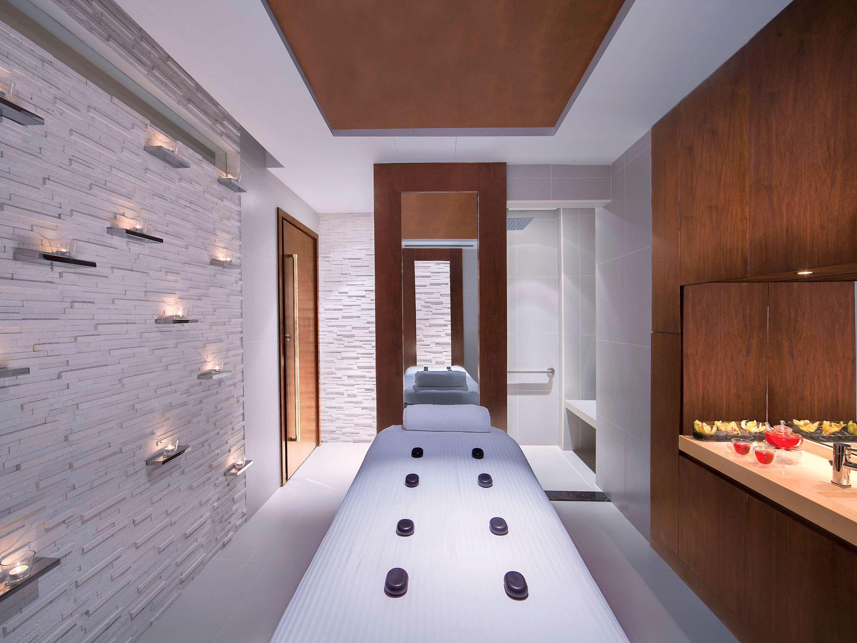 Pullman Dubai Creek City Centre Residences Exterior photo A treatment room at the spa