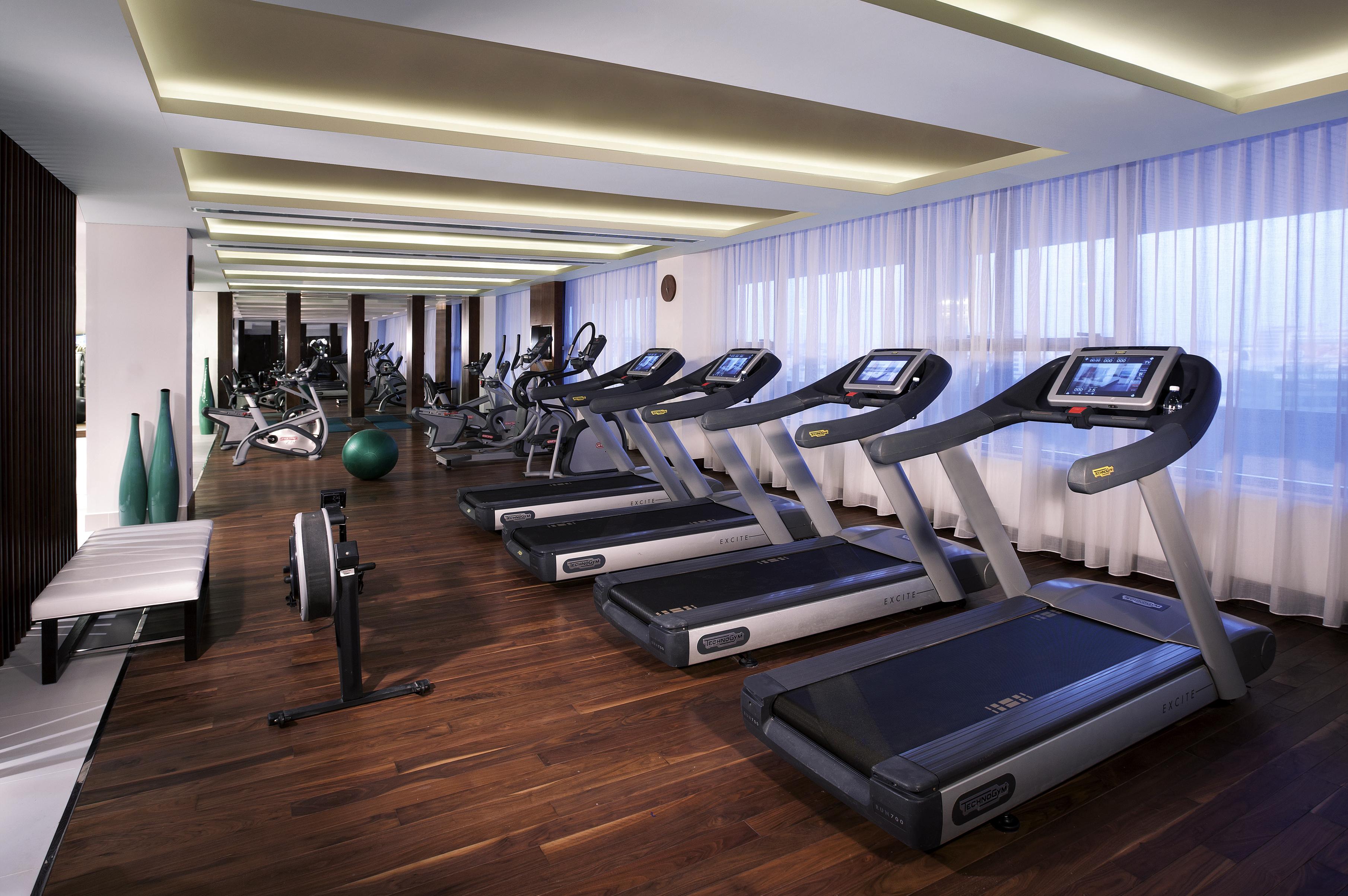 Pullman Dubai Creek City Centre Residences Exterior photo A row of treadmills
