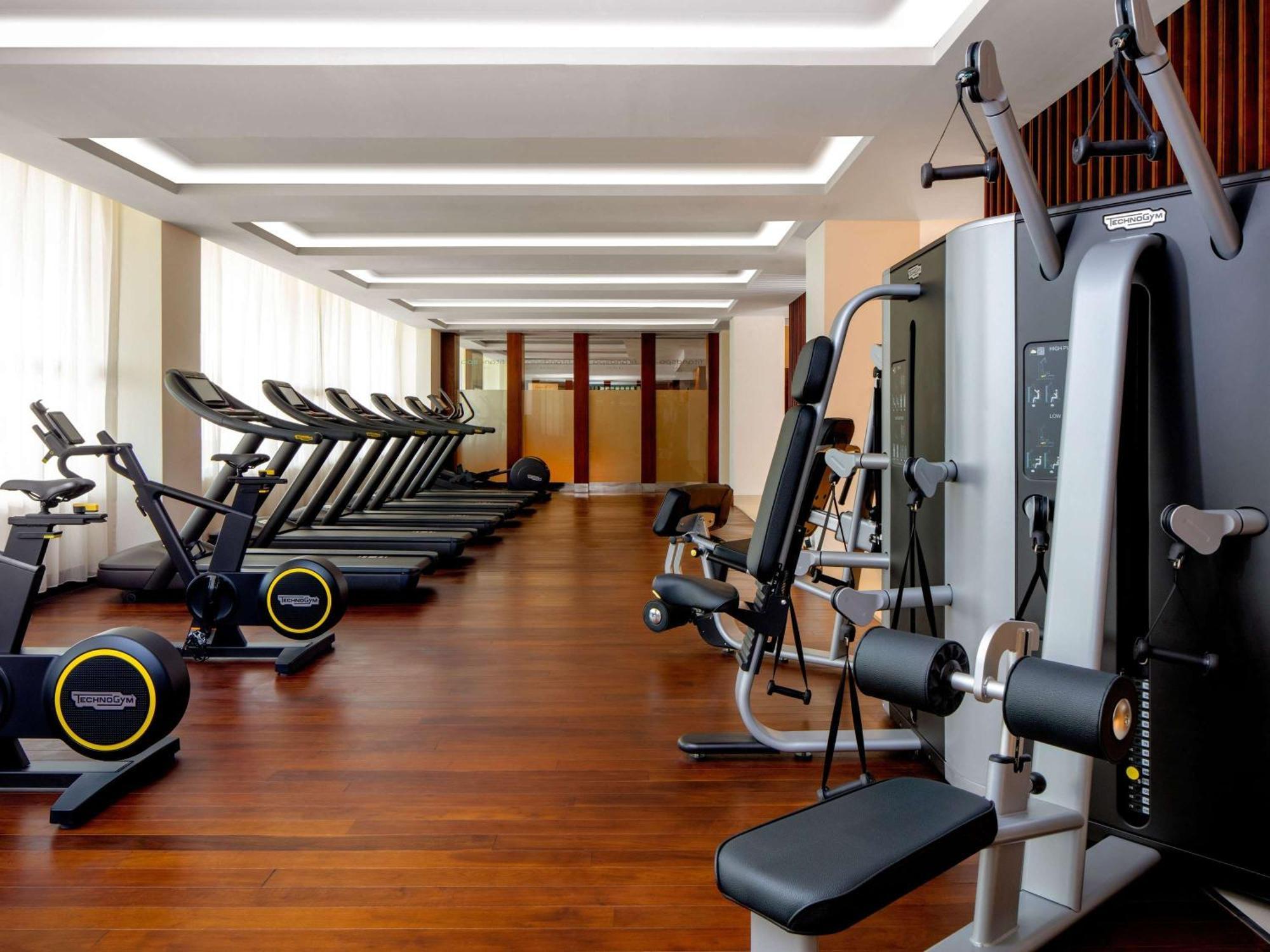 Pullman Dubai Creek City Centre Residences Exterior photo The gym at the hotel