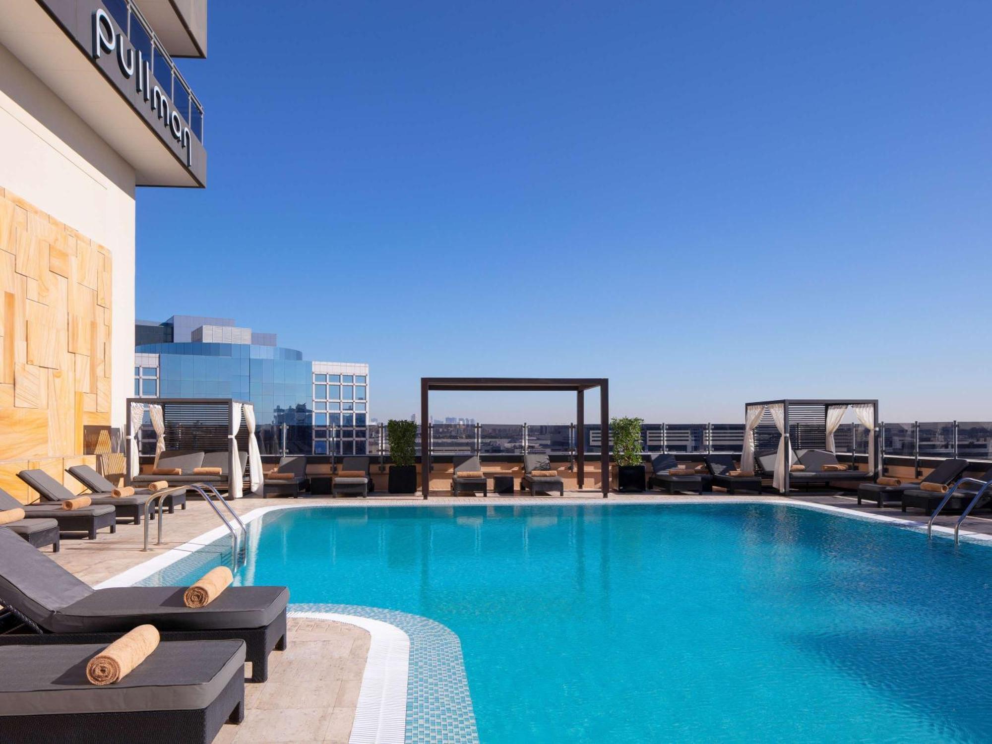 Pullman Dubai Creek City Centre Residences Exterior photo The rooftop pool at Pullman Dubai Jumeirah Lakes Towers