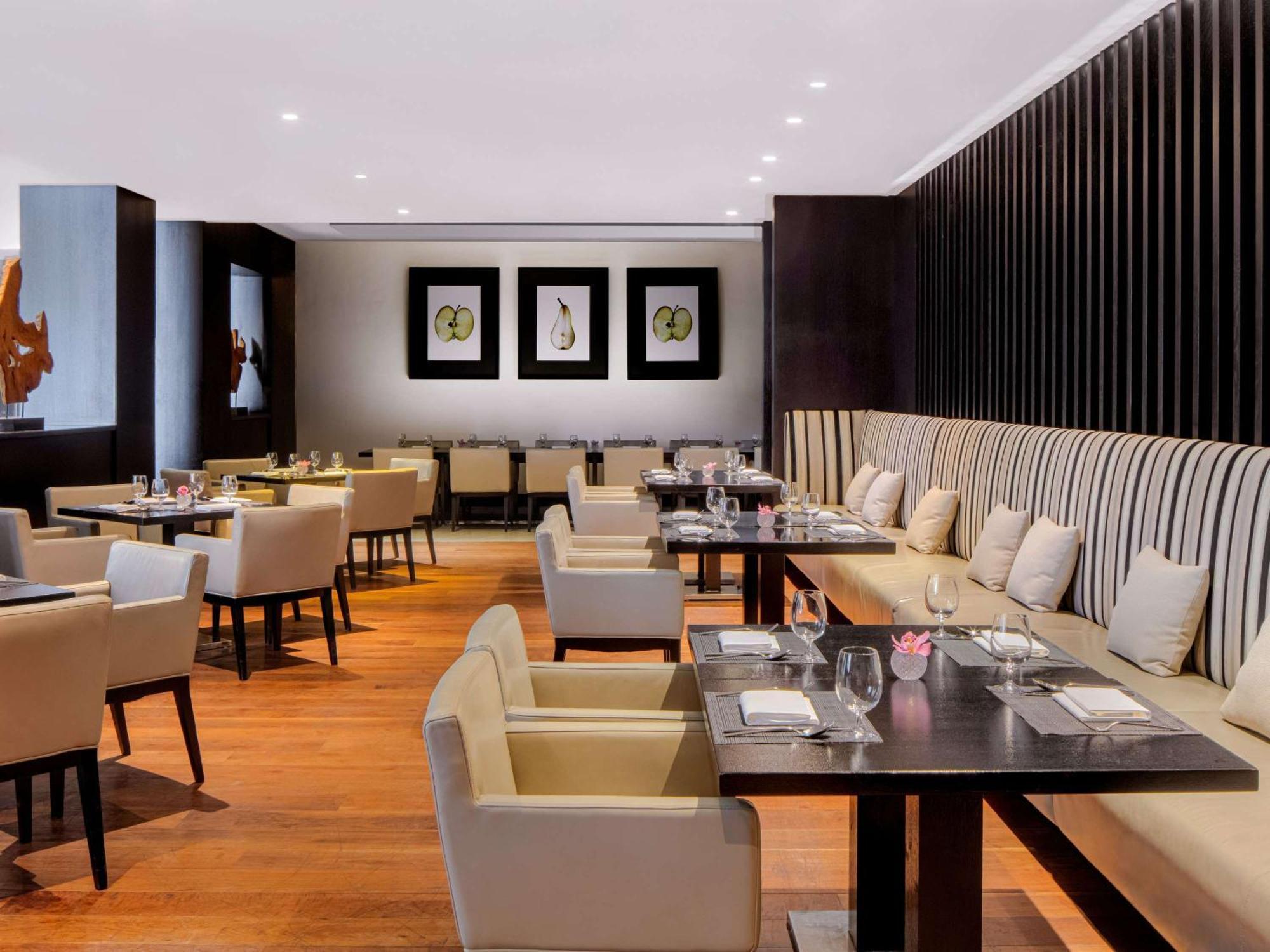 Pullman Dubai Creek City Centre Residences Exterior photo The restaurant