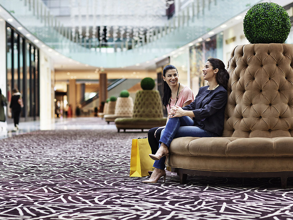 Pullman Dubai Creek City Centre Residences Interior photo The interior of the mall