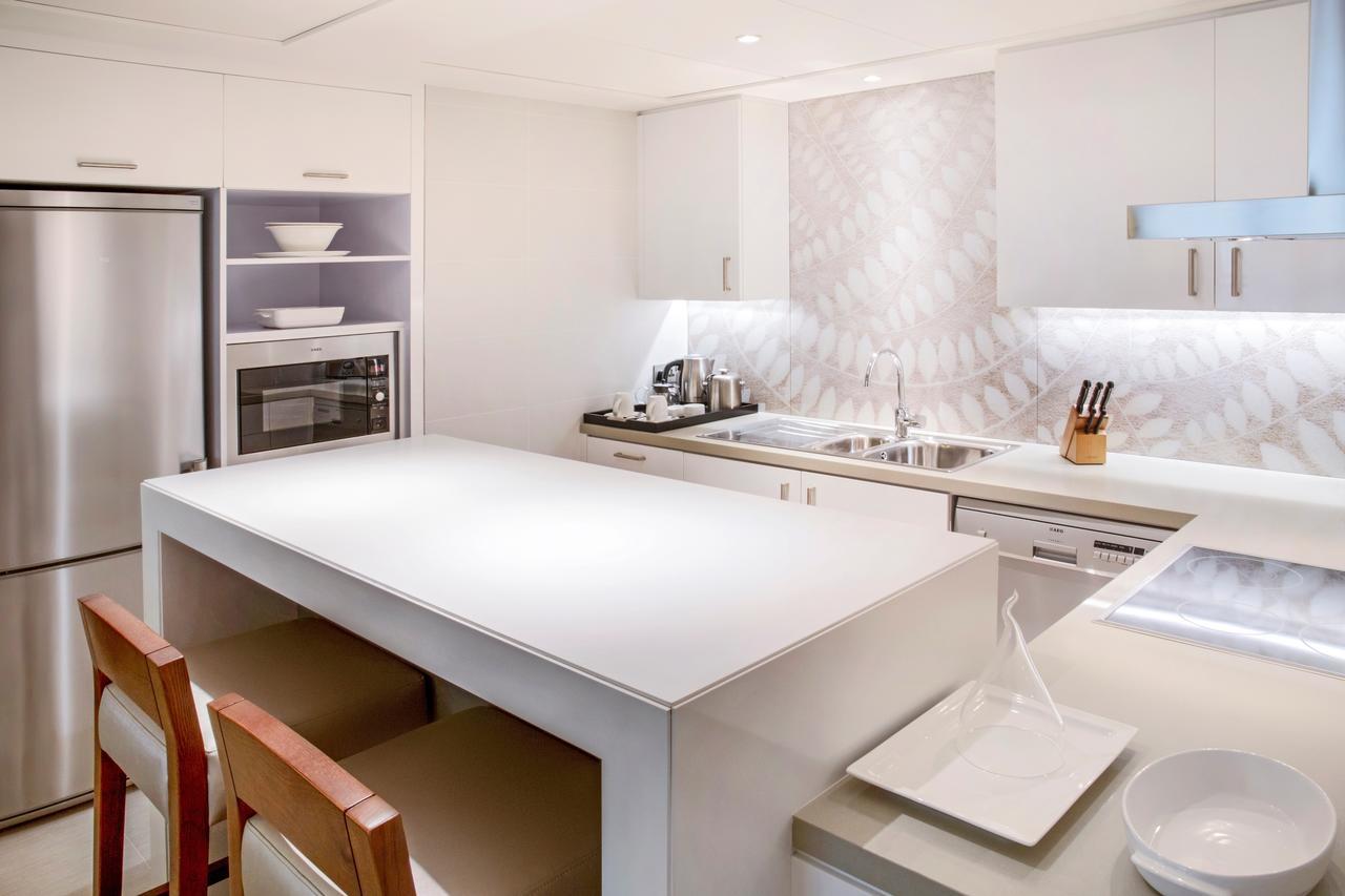 Pullman Dubai Creek City Centre Residences Room photo A modern kitchen